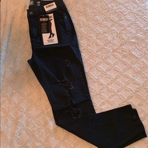 Rewash Skinny High Rise Jean Black. Destructed